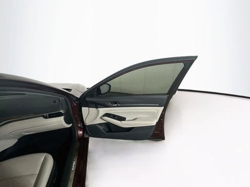 Used 2024 Nissan Altima 2.5 SL FWD image 32