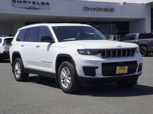 Used 2025 Jeep Grand Cherokee L Laredo w/ Trailer Tow Package AWD/4WD image 2