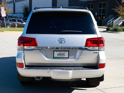 Used 2017 Toyota Land Cruiser image 14