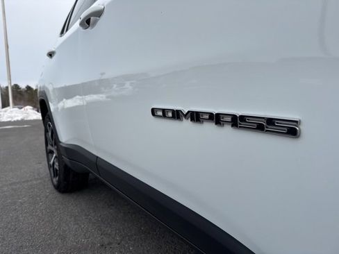 Used 2024 Jeep Compass Limited image 8