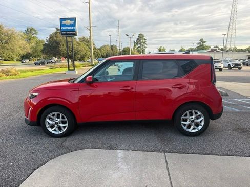 Used 2024 Kia Soul LX w/ Option Group 015 FWD image 8