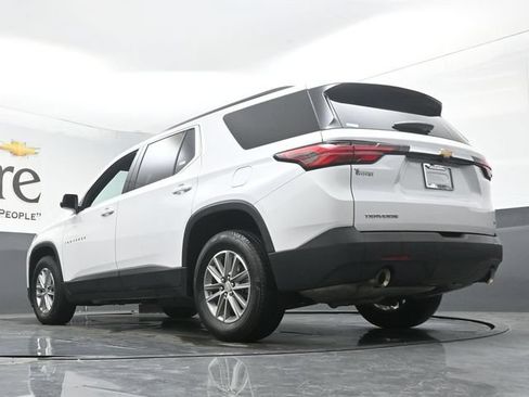 Used 2023 Chevrolet Traverse LT FWD image 5