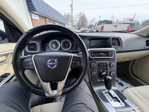 Used 2012 Volvo S60 T5 w/ Climate Pkg image 4