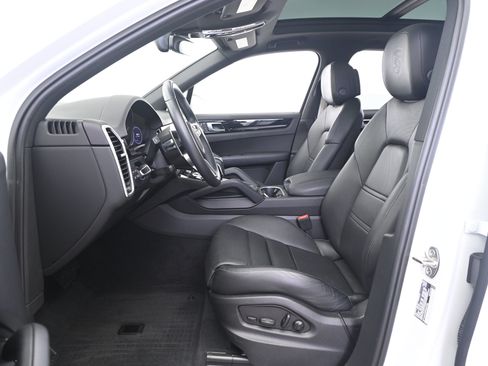 Certified 2023 Porsche Cayenne AWD/4WD image 29