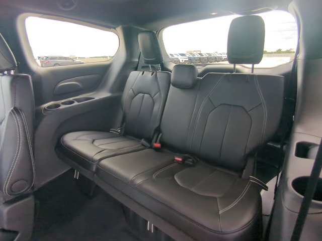 New 2026 Chrysler Pacifica Select FWD image 16