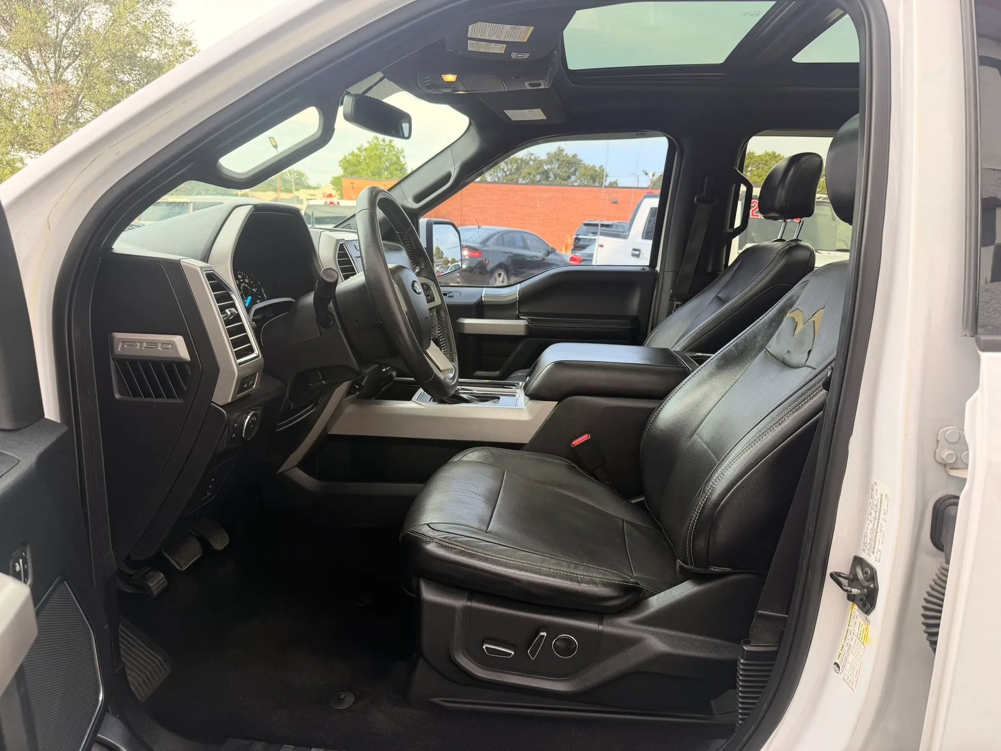Used 2015 Ford F150 Lariat RWD image 12