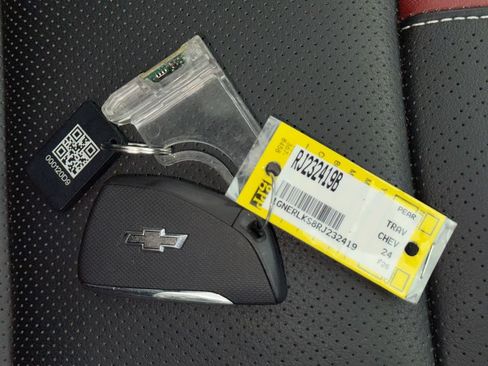 Used 2024 Chevrolet Traverse RS FWD image 37