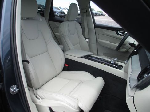 Used 2024 Volvo XC60 T8 Ultimate w/ Protection Package Premier AWD/4WD image 23