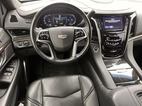 Used 2019 Cadillac Escalade Platinum image 10
