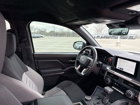 Used 2024 Toyota Tacoma TRD Sport image 28