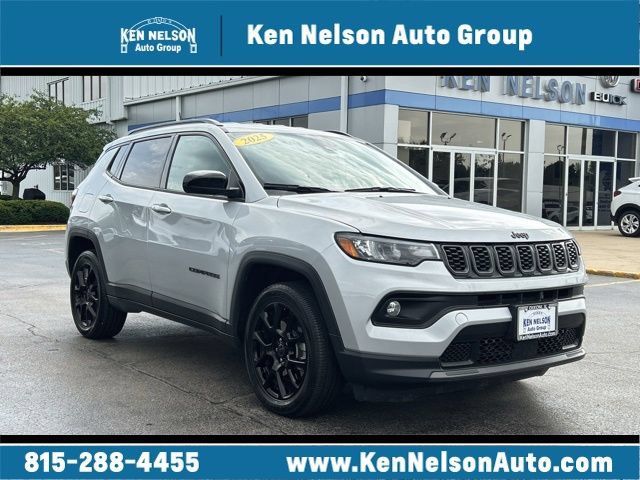 Used 2025 Jeep Compass Latitude w/ Convenience Group AWD/4WD image 1
