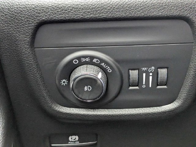 New 2027 Jeep Grand Cherokee Limited w/ Limited Altitude Package AWD/4WD image 26