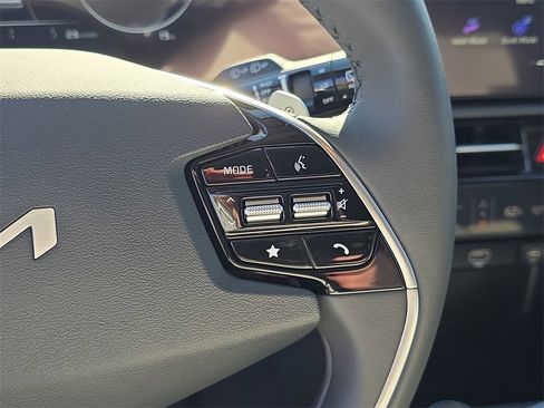 New 2025 Kia Niro Wind image 35