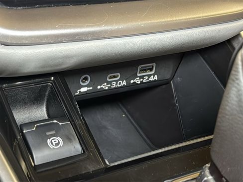 Used 2023 Subaru Legacy Premium image 28
