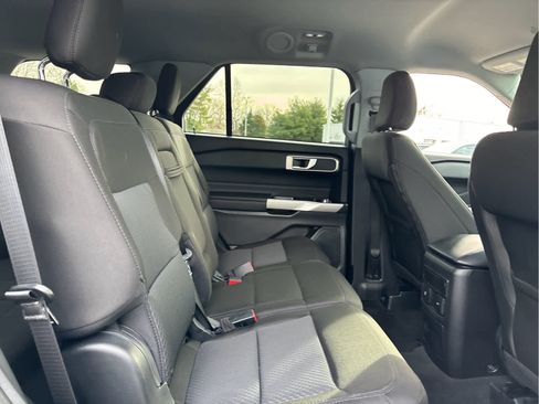 Used 2023 Ford Explorer XLT image 27