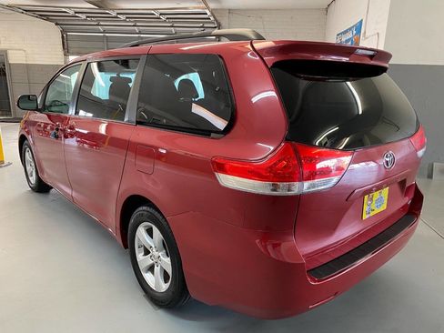 Used 2012 Toyota Sienna LE image 6