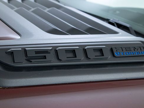 Used 2024 RAM 1500 Laramie AWD/4WD image 34