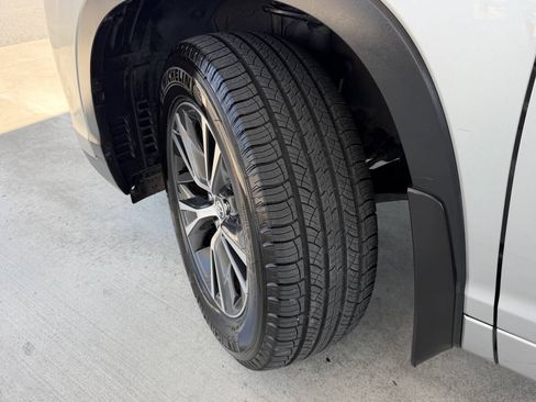 Used 2018 Toyota Highlander LE FWD image 31