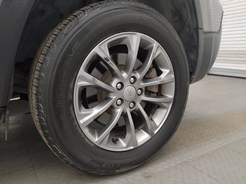 Used 2019 Jeep Cherokee Latitude Plus w/ Cold Weather Group image 31