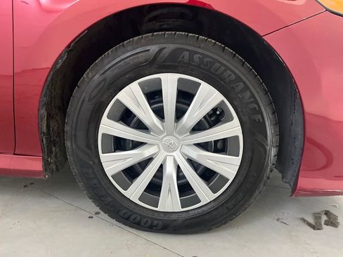 Used 2018 Toyota Camry LE image 18