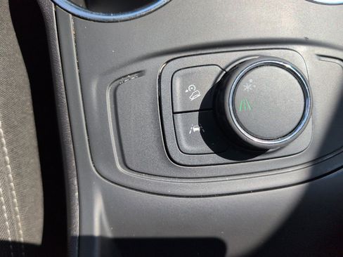 Used 2024 GMC Terrain SLE image 24