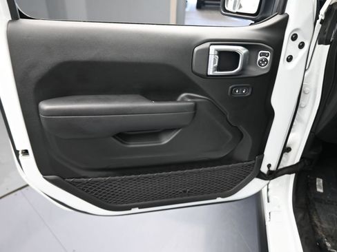 Used 2024 Jeep Gladiator Sport image 12