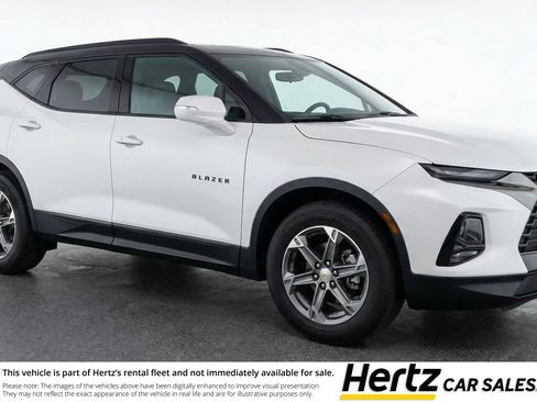 Used 2025 Chevrolet Blazer LT image 1