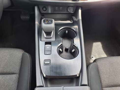 Used 2025 Nissan Rogue SV FWD image 28