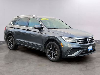 Used 2022 Volkswagen Tiguan SE w/ Panoramic Sunroof Package