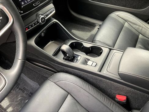 Used 2024 Volvo XC40 B5 Core AWD/4WD image 18