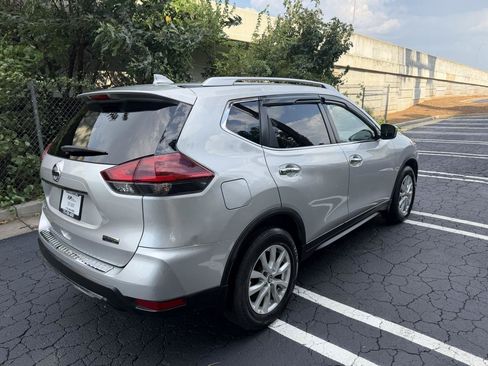 Used 2019 Nissan Rogue S w/ Special Edition Package FWD image 5