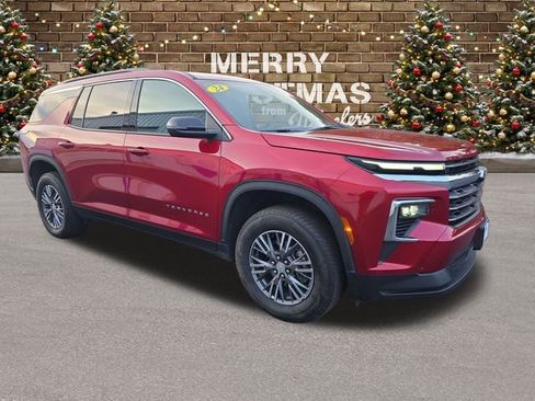 Used 2025 Chevrolet Traverse LT image 7