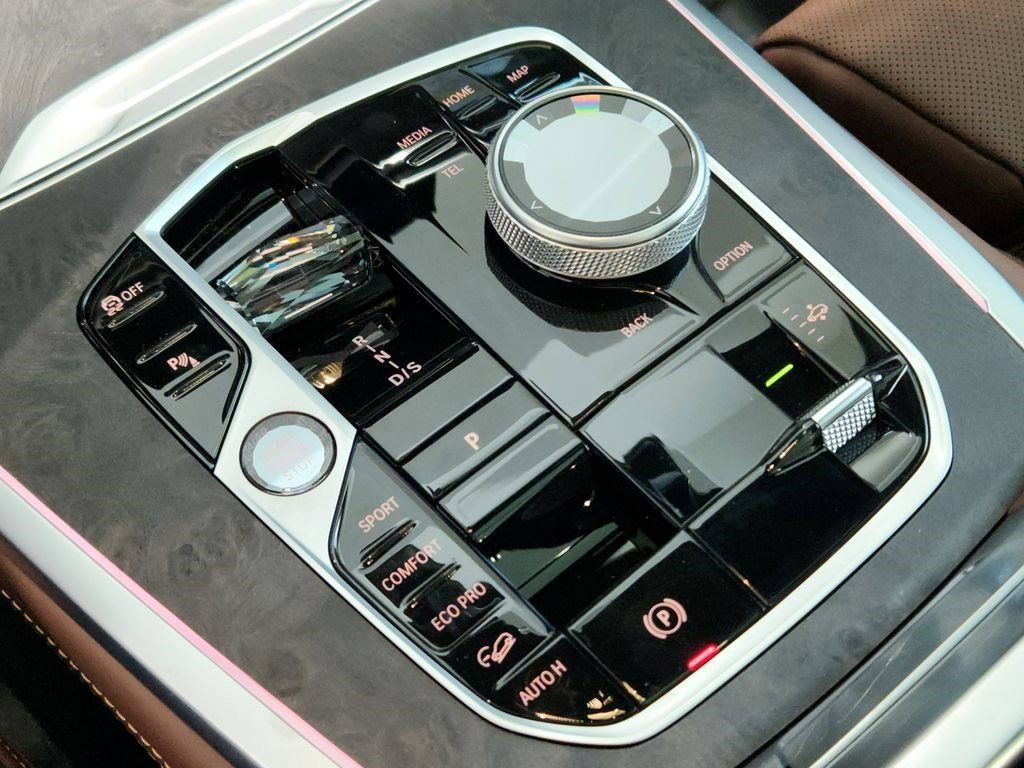 Certified 2025 BMW X7 M60i AWD/4WD image 39