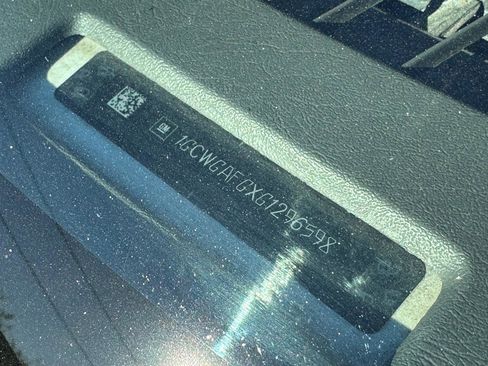Used 2016 Chevrolet Express 2500 RWD image 30