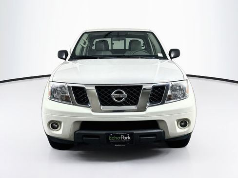 Used 2019 Nissan Frontier SV RWD image 2