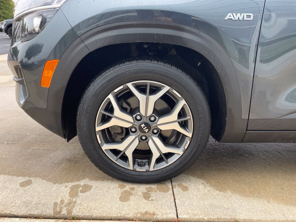 Used 2021 Kia Seltos EX AWD/4WD image 16