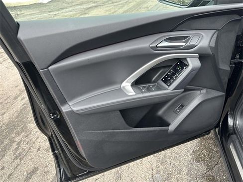 Certified 2025 Audi Q5 Premium w/ Convenience Package image 18