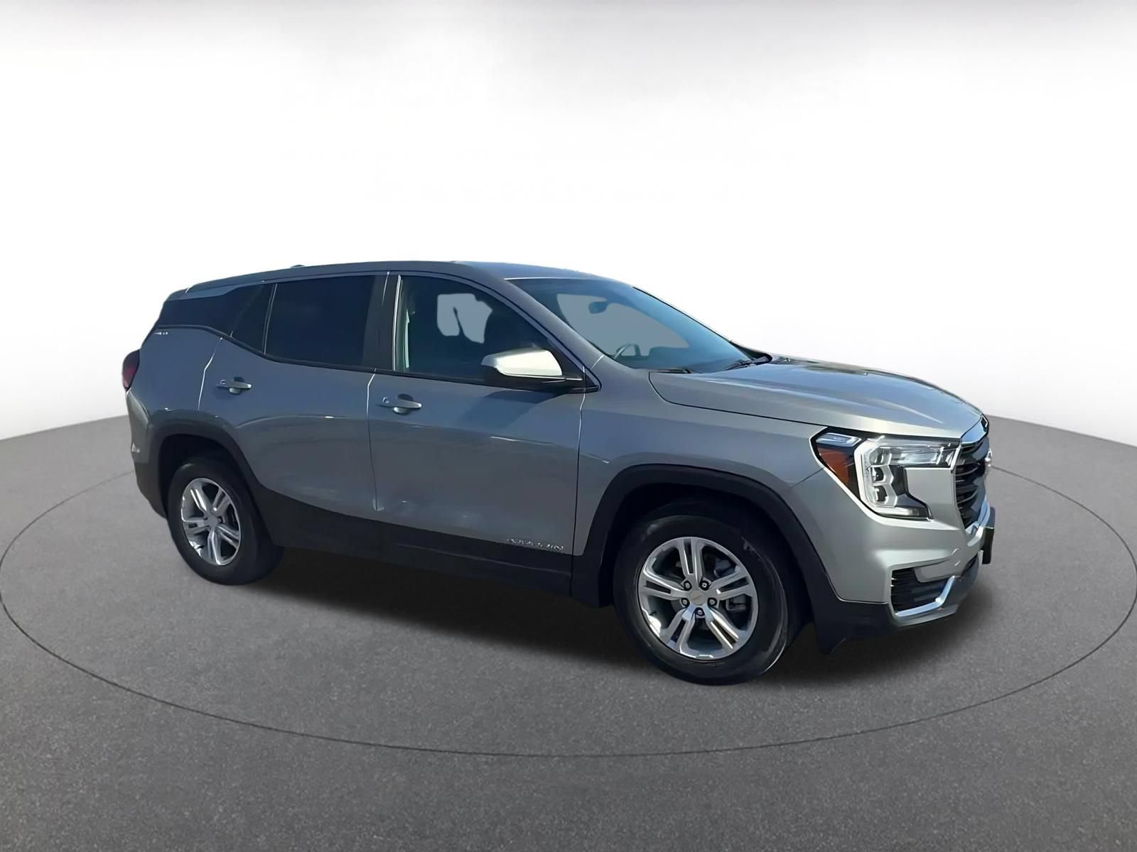 Used 2024 GMC Terrain SLE FWD image 2