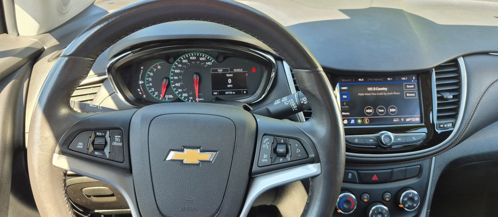Used 2020 Chevrolet Trax LT w/ Redline Edition AWD/4WD image 11