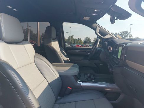 Used 2026 Chevrolet Silverado 2500 ZR2 w/ LPO, Dark Essentials Package AWD/4WD image 10