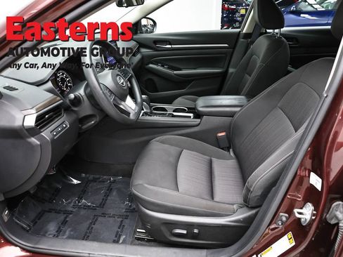 Used 2023 Nissan Altima 2.5 SV FWD image 14
