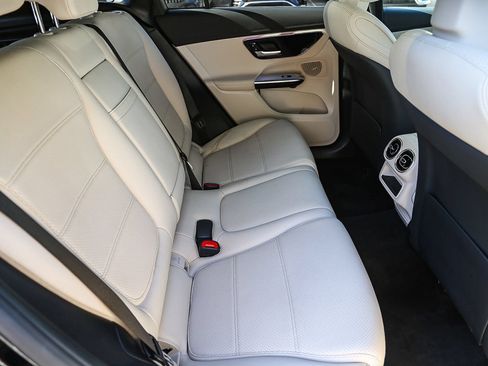 Used 2024 Mercedes-Benz GLC 300 4MATIC image 16