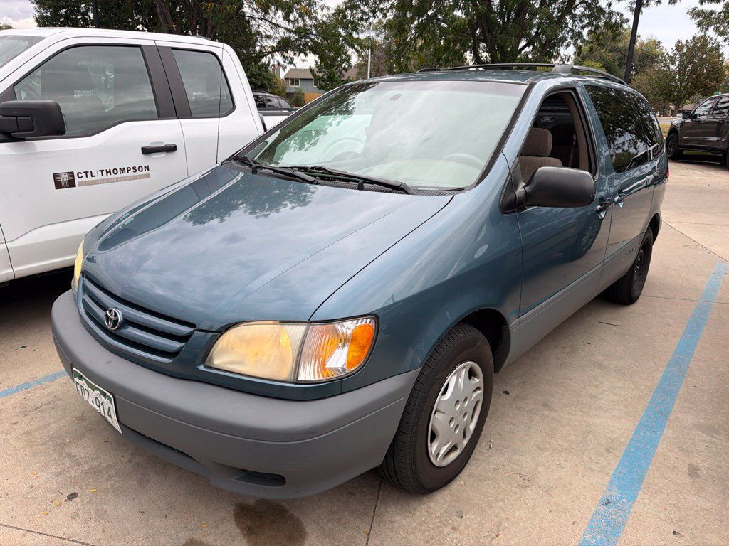 Used 2002 Toyota Sienna CE FWD image 2