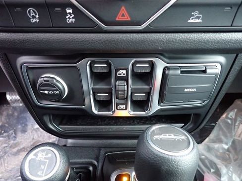 New 2026 Jeep Gladiator Sport AWD/4WD image 19