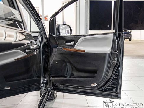 Used 2016 Toyota Sienna Limited Premium w/ Protection Package image 40
