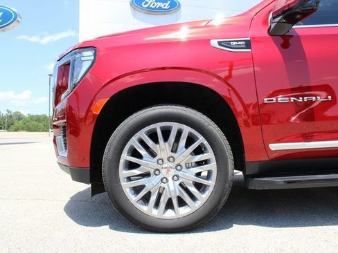 Used 2024 GMC Yukon Denali w/ Advanced Technology Package AWD/4WD image 9