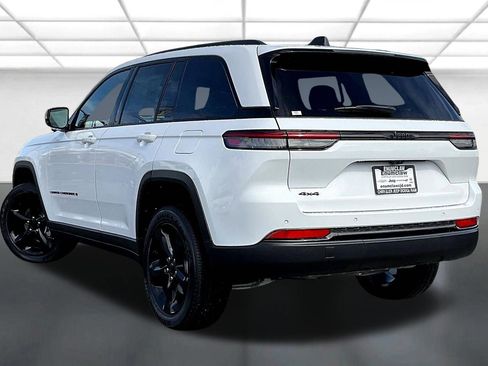 New 2025 Jeep Grand Cherokee Altitude AWD/4WD image 3