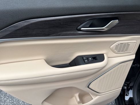 Used 2022 Jeep Grand Cherokee Limited 4xe image 16