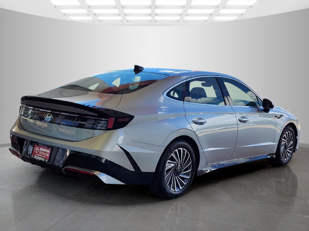Used 2025 Hyundai Sonata Limited FWD image 5