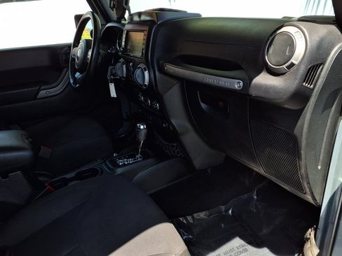 Used 2015 Jeep Wrangler Unlimited Sport w/ Quick Order Package 24S AWD/4WD image 18